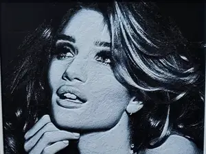 Rosie Huntington Whiteley HueForge 4 Color