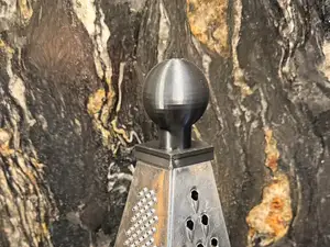 Vegtable grater holder