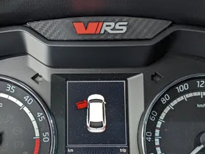 Skoda Octavia 5E RS VRS Tacho Logo oben