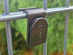 Fäncel –Var.1–Clip für Doppelstabmattenzäune (656)