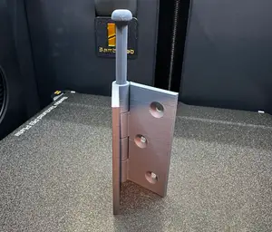 Strong hinge with removable centre bolt