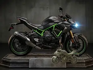 Moto Kawasaki Z900 Negra y verde