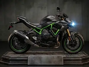 Moto Kawasaki Z900 Negra y verde 