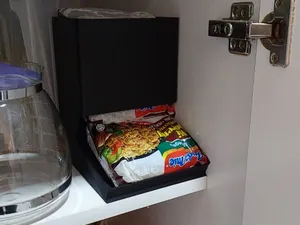 Instant noodle simple dispenser
