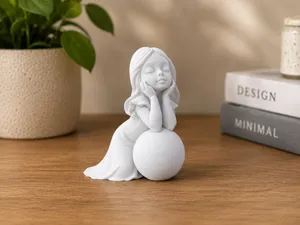 Sognatrice con sfera - decorazione elegante