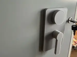 Safe handle not moving