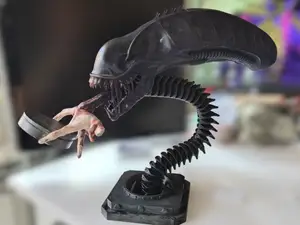 Xenomorph lamp
