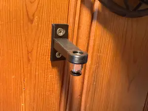Wall mounted PTFE tube fitting holder v2