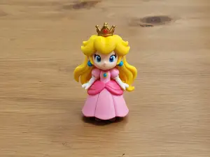 Princess Peach Mini Figure