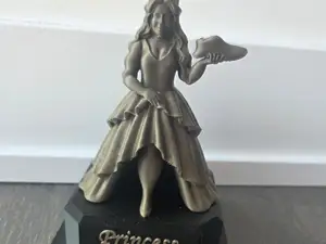 Customizable Running Trophy with Magnetic Plate
