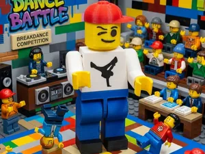 Brick-Style Breakdancer Figure – Fan Art