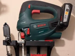 Bosch PST 18 LI wall mount