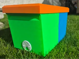 Bee 3D - 6 Frame Langstroth Swarm NUC