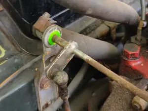 Volvo throttle rod spacer