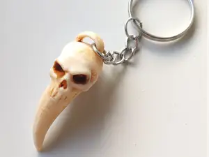 Raptor Fang Skull Keychain – Dino Tooth Pendant