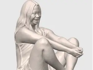 Akemi sentada 1