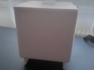 Spendenbox mit Löcher für Schlösser