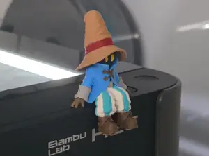 vivi sentado en la repisa