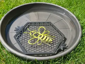 Bienentränke schwimmoptimiert