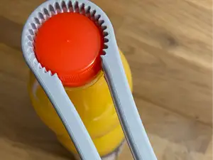 Helfer für Schraubverschlüsse an Kunststoffdeckeln