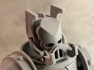 Dummy40K Helmet "War Pig"