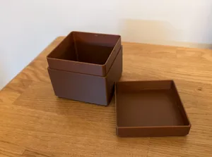 Medium box with click lock lid