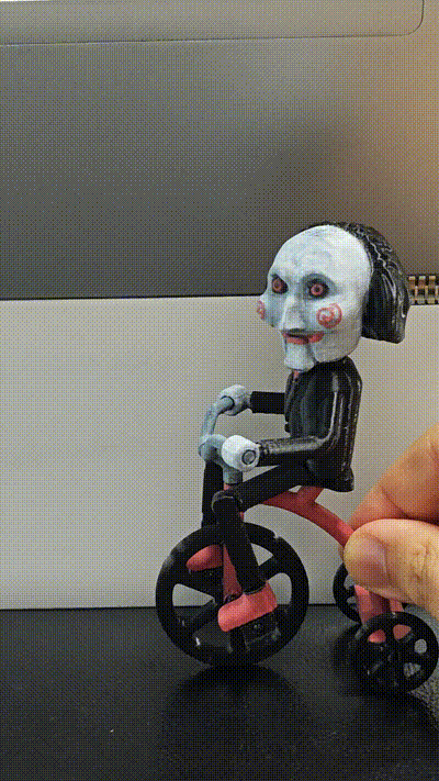 骑三轮车的木偶比利/Billy the Puppet