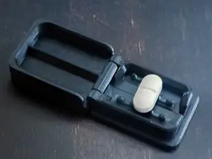 Pillenteiler "Smash" (print in place)