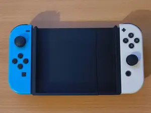 Self clamping phone Joycon grip controller