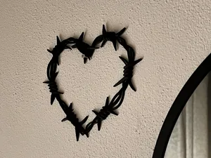 Gothic Barbed Heart Decor