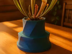 Carnivorous Planter: Magnetic with Water Reservoir