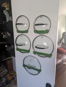 Pan lid holders