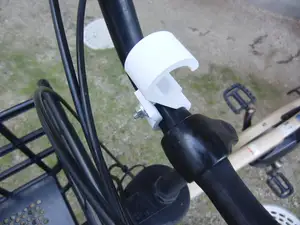 Shopping bag hook for bicycles