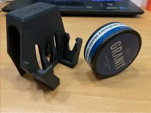 Snusdosehållare för bilens solskydd