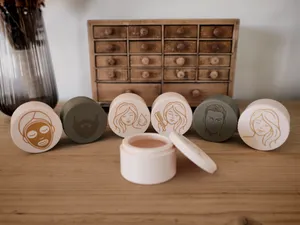 Boîtes pour soins naturels maison