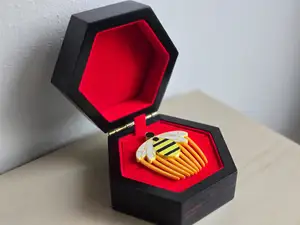 Bee Miraculous Haircomb