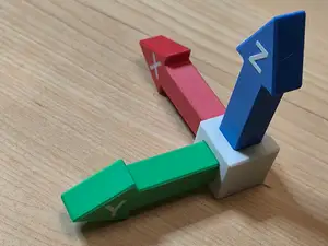 Koordinatenwürfel mit Pfeil und Magnetkammer.