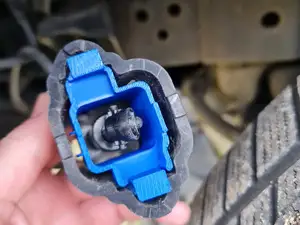fixation de lave phare Nissan Navara D23