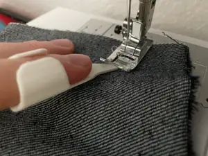 Sewing Finger Pusher – Fabric Guide Tool