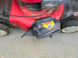 Lawn mower discharge chute