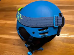 Goggle clip for helmet