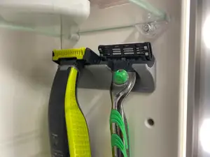 Simple Razor Holder