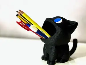 pen holder meowing cat