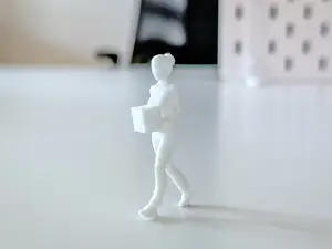 Miniature Delivery Woman for your Diorama