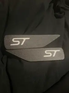 Ford focus St Fender badge