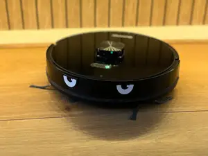 Robot Vacuum Eyes – No-Nonsense Design