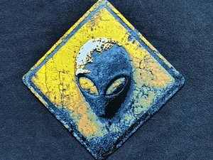 Information sign II. [Alien] HueForge