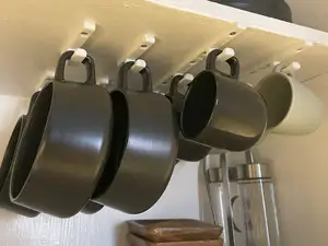 Küchenschrank Haken für Tassen
