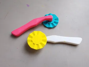 Play-Doh Zig-Zag Cutter