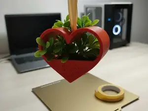 Macetero colgante en forma de corazón